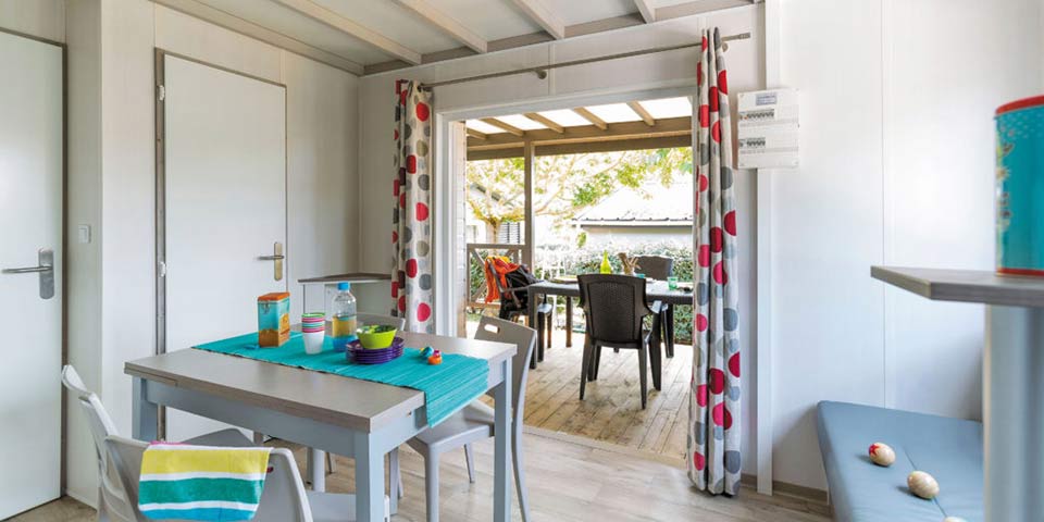 Chalet Sleeps 6, 2 bedrooms, privilege range image 1