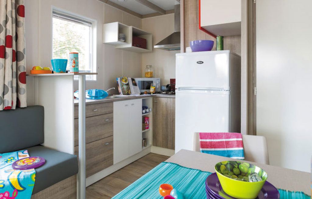 Chalet Sleeps 6, 2 bedrooms, privilege range image 2
