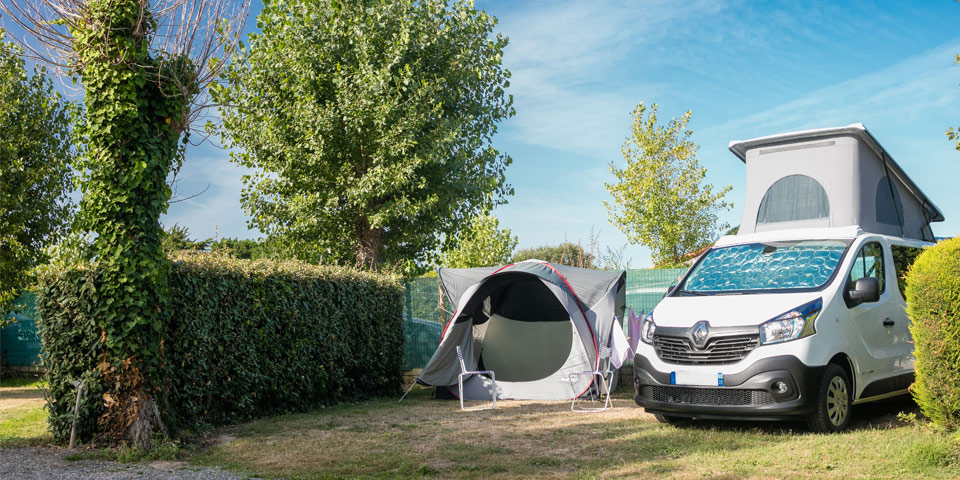 Bare caravan or campervan pitch, 80m²–100m² image 0