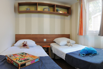 Static Caravan Sleeps 6, 3 bedrooms image 8