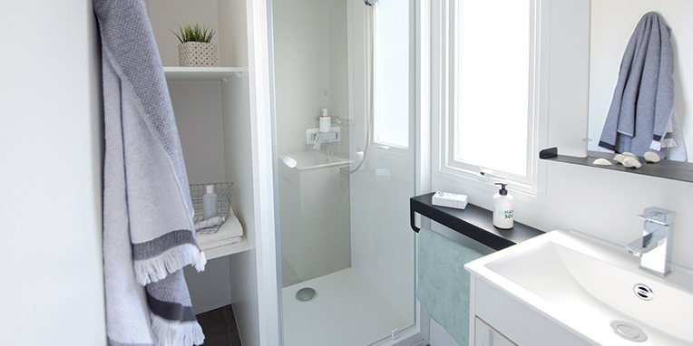 ARCHIPEL range : static caravan, sleeps 10/12, 2+2 bedrooms, covered terrace image 3