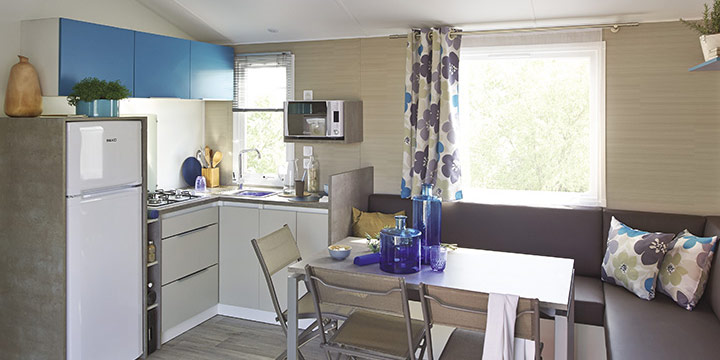 Static Caravan, TV, sleeps 8, 4 bedrooms image 2