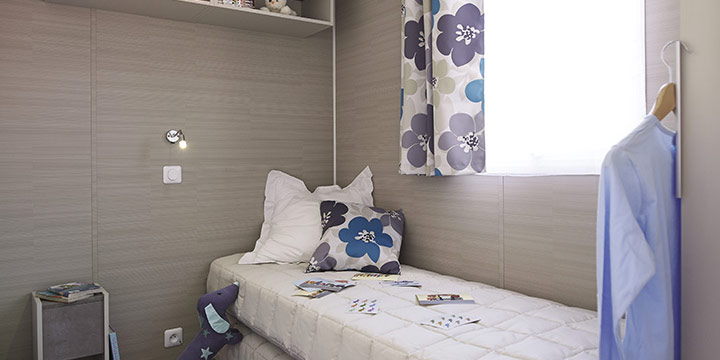 Static Caravan, TV, sleeps 8, 4 bedrooms image 3