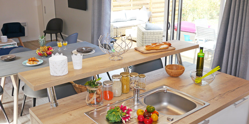 VILLA range : Static caravan, sleeps 8, 4 bedrooms image 3