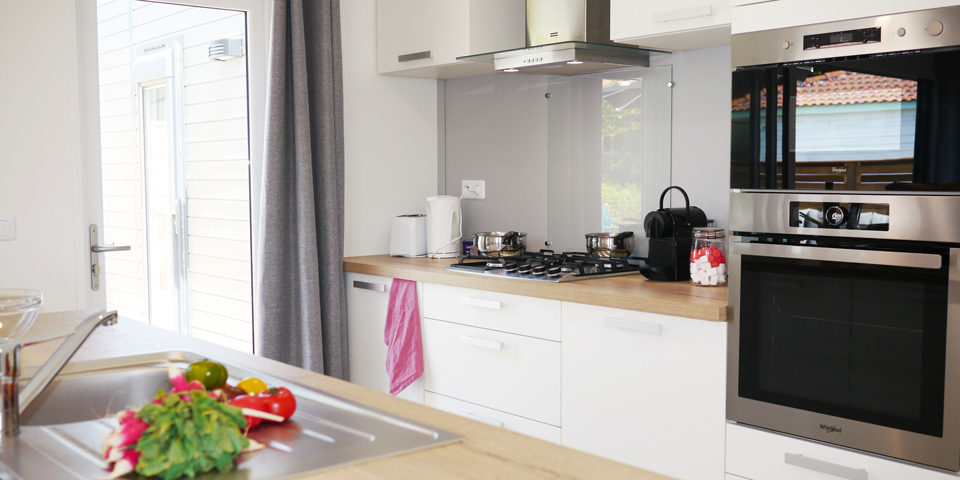 VILLA range : Static caravan, sleeps 8, 4 bedrooms image 4