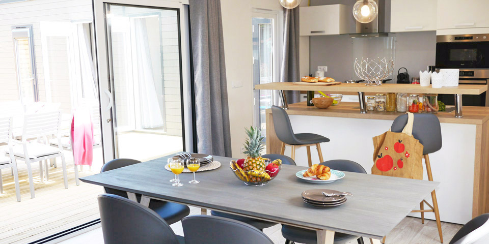 VILLA range : Static caravan, sleeps 8, 4 bedrooms image 5